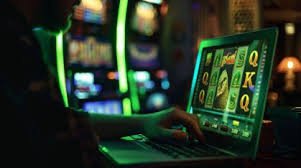 Myanmar ဂိမ်းသမားများ Esports ပြိုင်ပွဲ ကြည့်ရှုနေစဉ်